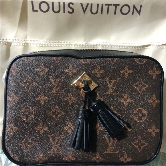 Louis Vuitton Handbags - Louis Vuitton crossbody bag.